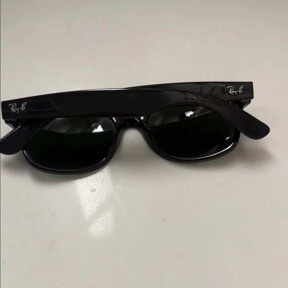 Ray-Ban RB2132 Wayfarer Classic Black Sunglasses - Picture 5 of 5
